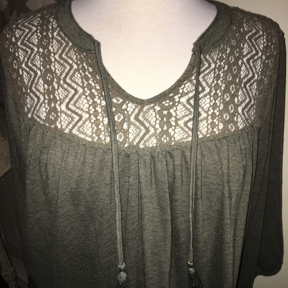 Cute Top - Picture 2 of 4